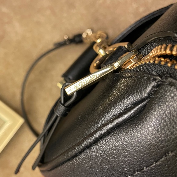 ✨SOLD✨ Calvin Klein crossbody - Picture 3 of 7